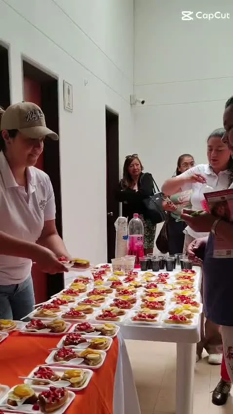 Video real del equipo sirviendo waffles en un evento