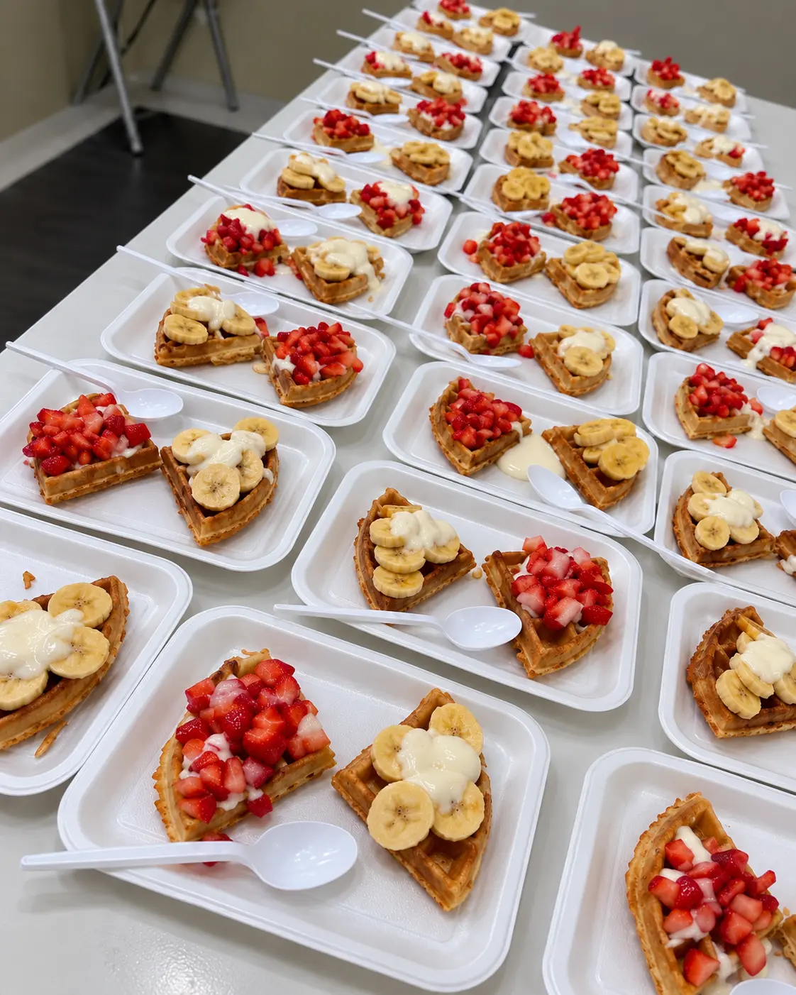 Medios waffles con fresa y banano